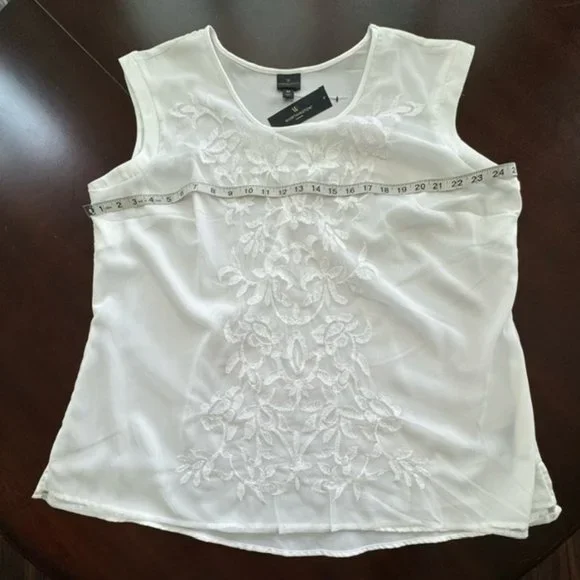 Worthington 2X Sleeveless White Lace Overlay on white top - Picture 4 of 4
